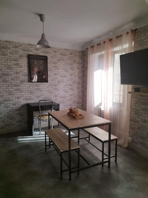 Jolie Maison De Bourg Tout Equipee 10Km D'Ambert Saint-Amant-Roche-Savine Buitenkant foto